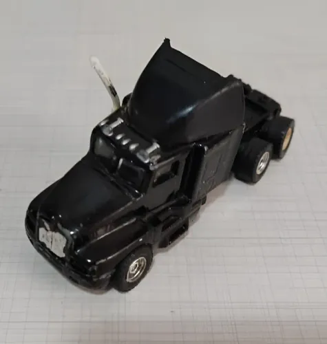 Miniatura Caminhão Kenworth T2000 Maisto 1:64