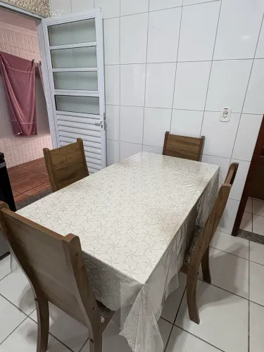 Mesa e cadeira 
