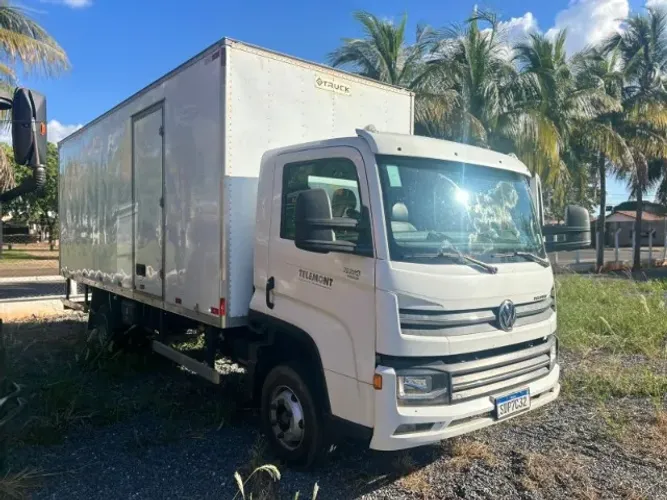 VW 11.180 22/23 BAÚ 6,20 METROS
