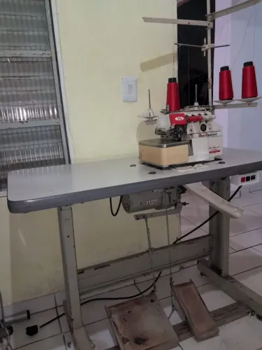 Máquinha de costura interlok
