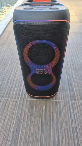 caixa jbl 720 e microfones jbl