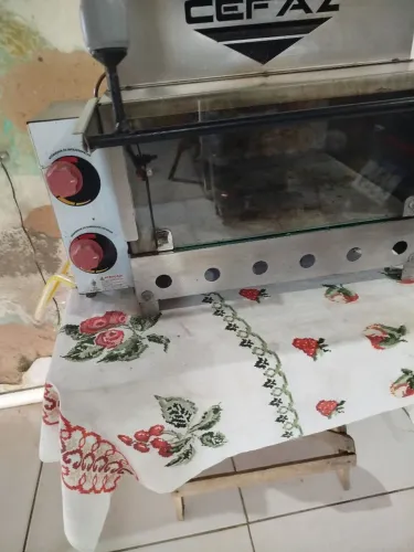 Vende se um forno