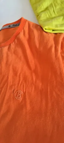 Camiseta batom com bola