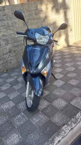 Honda lead 2012 automática.