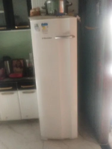 Ok Vendo frizer vertical Eletrolux usado em perfeito estado de uso 