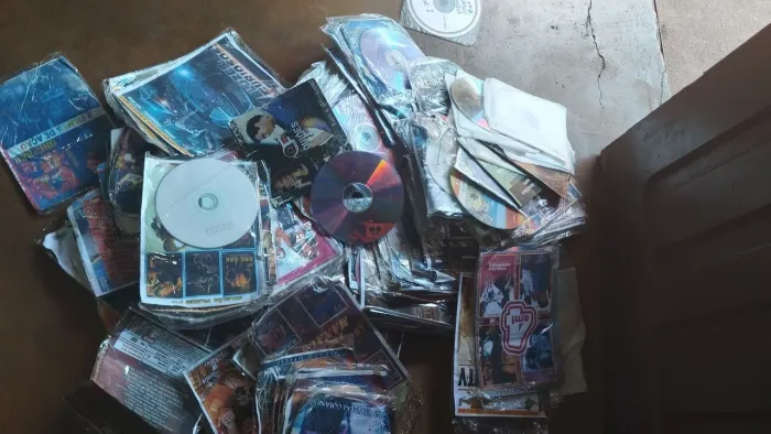 DVDS antigos para doação pra quem faz artesanato
