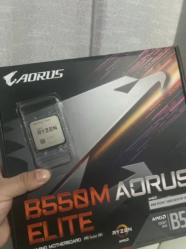 Kit ryzen 7 5700x + b550 aorus elite nova lacrada