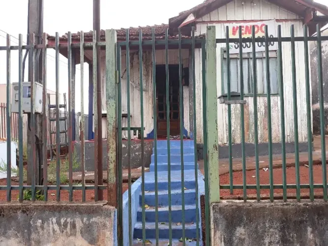 Casa mista de esquina na rua santa terezinha em Londrina