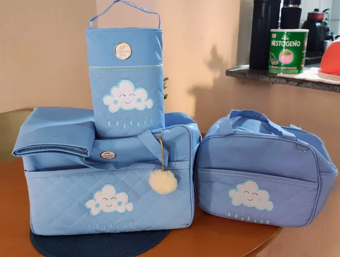Vendo Kit de Bolsas Maternidade (ou Kit Mala Maternidade) com tema de Nuvem ( Novo )..