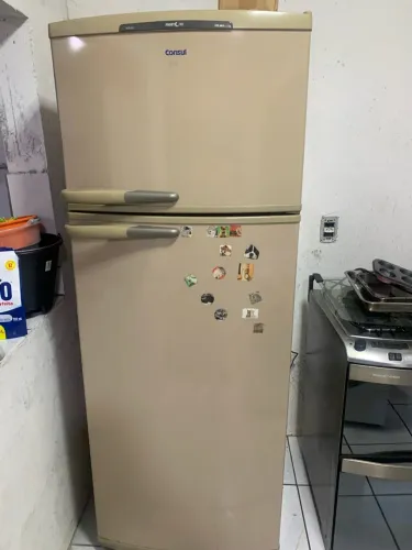 Vendo geladeira Biplex Cônsul na cor bege com (Defeito)