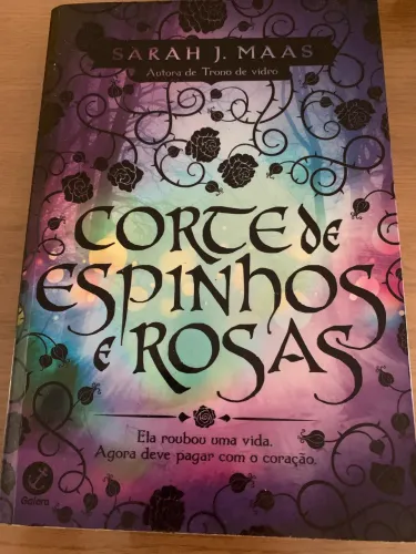 Corte de espinhos e rosas livro (1) 