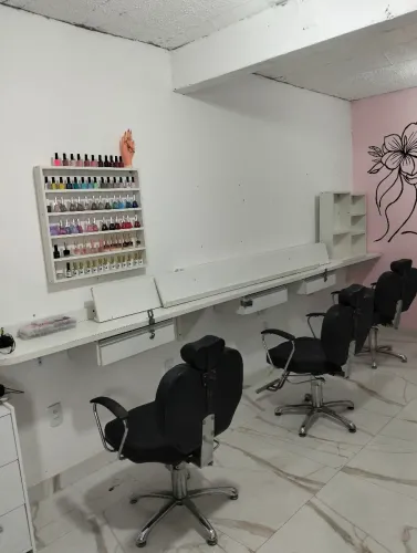 Cadeiras e móveis para barbearia ou salão 