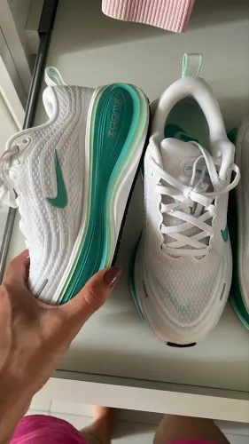 Tênis Nike Vomero Plus tam 35
