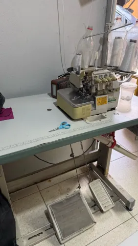 Máquina de Costura Overlock