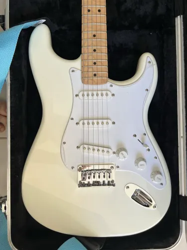 Guitarra Squier Fender Stratocaster