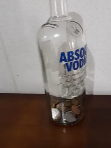 Cofrinho feito da própria garrafa de vidro