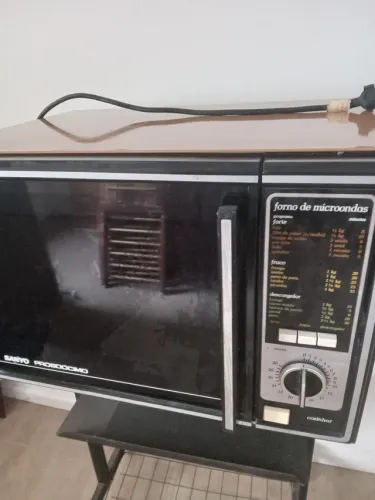 1* Forno micro-ondas, troco ou vendo