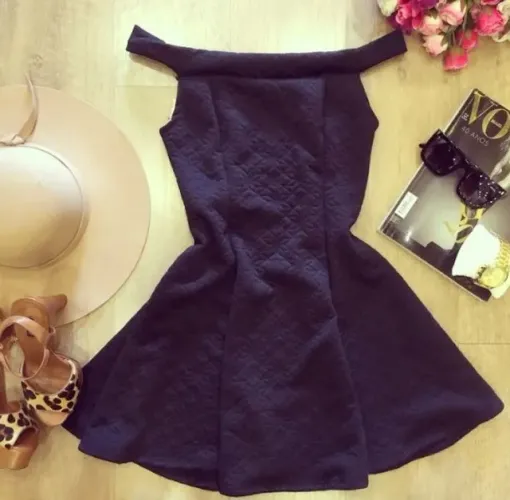 Vestido Preto Ombro a Ombro