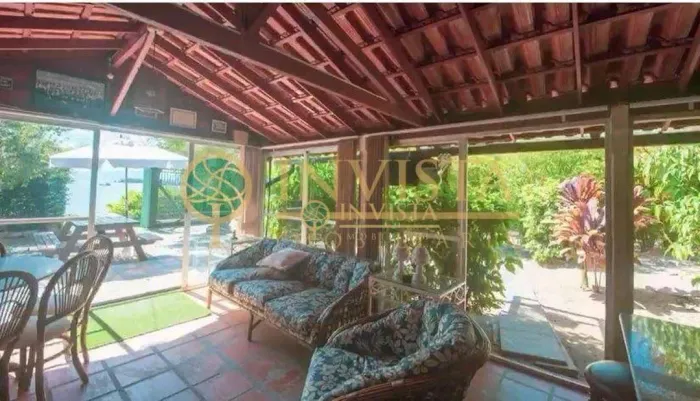 À venda | 1550 m², Frente Mar, 10 vagas de garagem - Sambaqui, em Florianópolis.