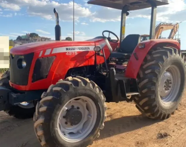 Trator Massey Ferguson 4275 2017.