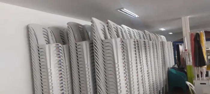 Cadeira de plástico 152kg direto da fábrica R$ 35,99