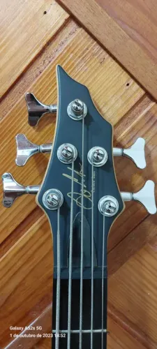 Baixo Cort 5 cordas