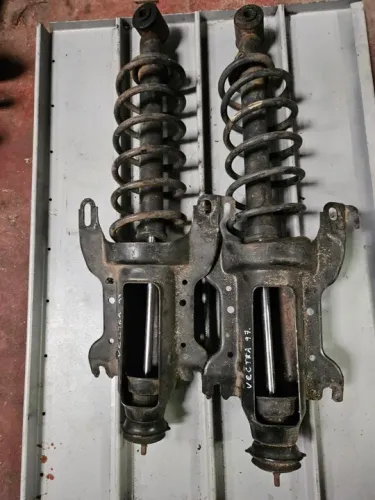 Torre amortecedor Vectra 97 (200,00 cada uma)