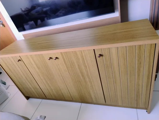 Armário de TV em Madeira - Design Moderno