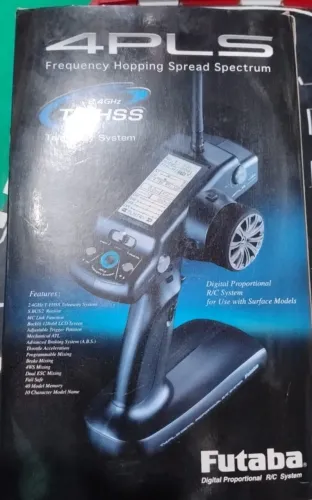 Rádio Futaba 4PLS 2,4 GHz com receptor de telemetria R304SB de 4 canais