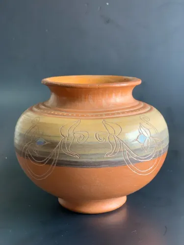 Vaso decorativo de cerâmica artesanal