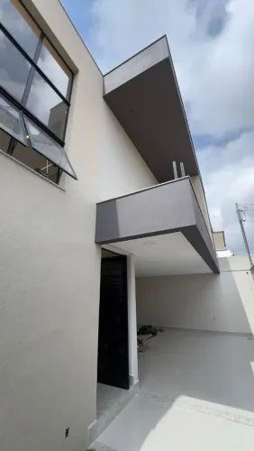 Casa nova a venda em Varginha