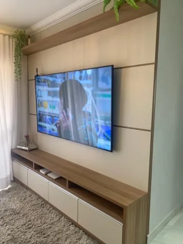 Painel de TV Moderno com Rack Integrado
