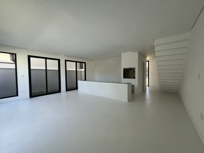 Aluguel  Casa Nova em Condomínio de Alto Padrão  Bairro Santa Cândida, Curitiba