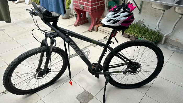 Vendo bicicleta Caloi aro 29 com acessorios
