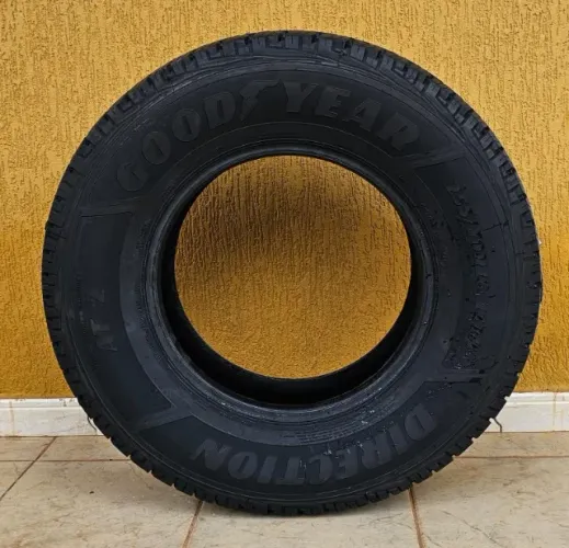 Vendo 02 pneus novos 0 KM 255/70/16R R$ 900,00 cada