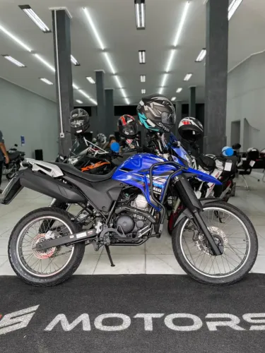 Perfeita! XTZ 250 Lander 2023 Financiamento até 48X // cartões até 24X
