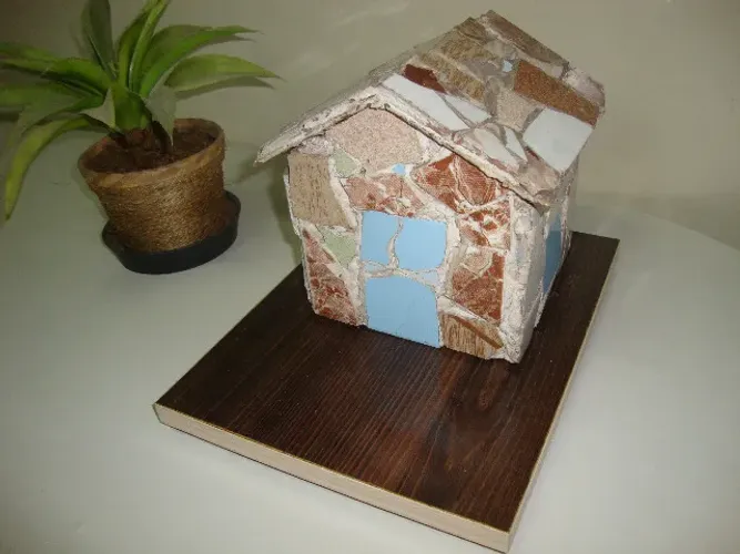 Casinha de Ladrilhos Artesanal. Tamanho 20 x 21 x 19 cm. Raridade(Entrega em Seu Endereço)