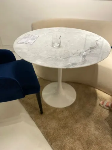 Mesa Tulipa com mármore 90cm Tok&stok