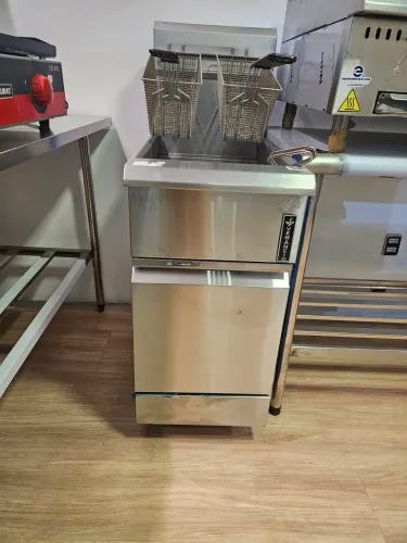 fritadeira industrial a gás de zona fria prime - a pronta entrega 