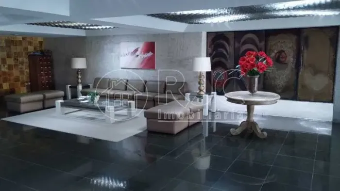 O Espaço Perfeito para a Sua Família: Amplo Apartamento de 160m² com 4 Quartos, Perto de T