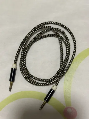 Cabo P2 para P2 1 Metro - Preto e Dourado