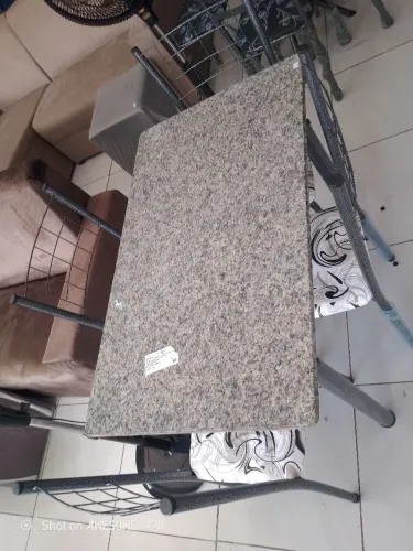 Mesa com Tampo de Granito e Estrutura de Aço 1.00x0.60 Disponível com entrega grátis