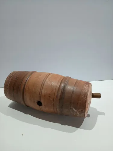 Barril de madeira antigo