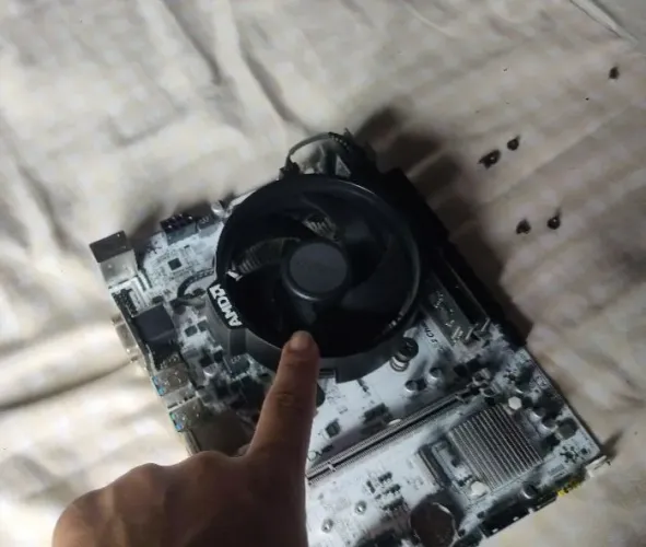 Placa mãe A520MK, branquinha e nova. Tudo perfeitamente funcionando.