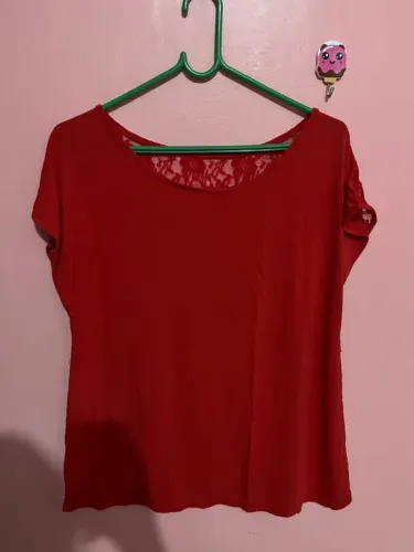 Blusa de renda vermelha TAM 50