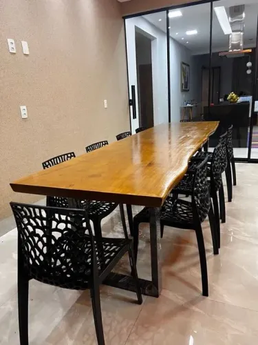 Mesa e cadeiras