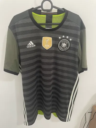 Camisa Alemanha original. Patch campeã do mundo de 2014.