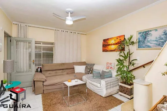 Sobrado com 100 metros, 2 dormitorios em Vila Nair