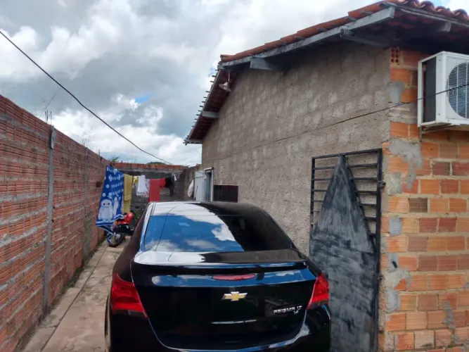 Casa  com Terreno grande no Bairro Santa Rita, Floriano Piauí 