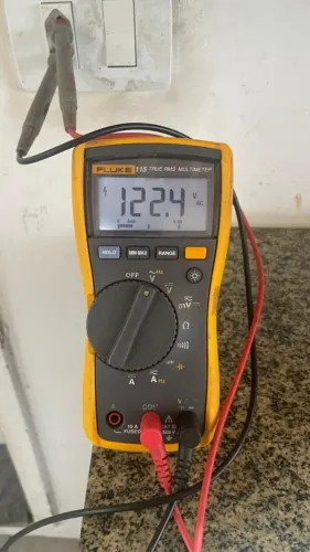 Multímetro Digital Fluke 115 True RMS
